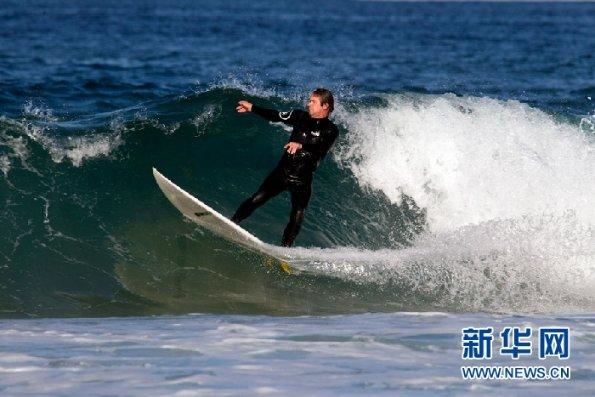 边路爆点22岁奥利斯2传1射助队取胜,10轮6球3助身价5000万欧