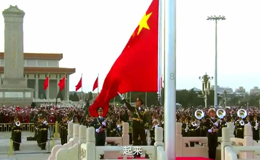 度假的时尚女孩