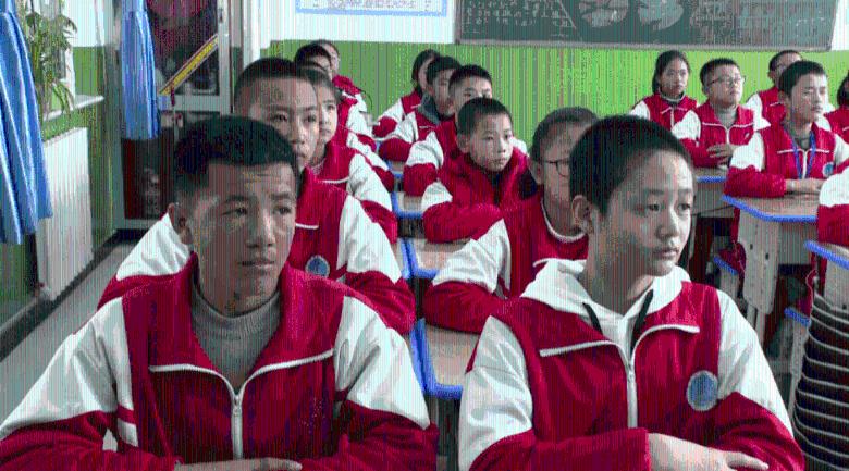 男朋友是城市的，我带他回农村不会种地？游戏画面