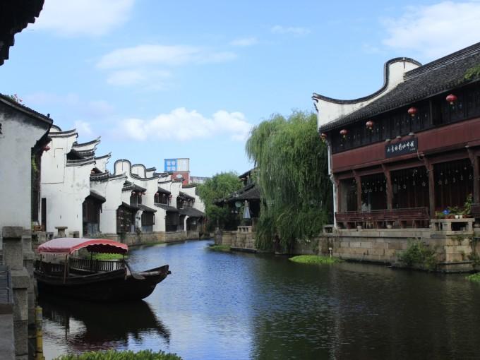 吴宣仪黑色亮花旗袍造型温柔又可爱，哪些女明星能够很好的驾驭旗袍？游戏画面