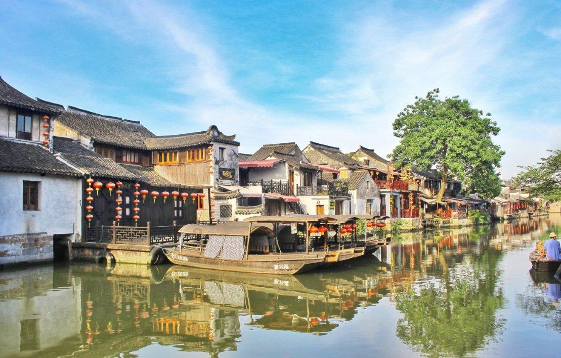 拜登刚说完不支持“台独”,美军舰就闯台海,东部战区全程跟监