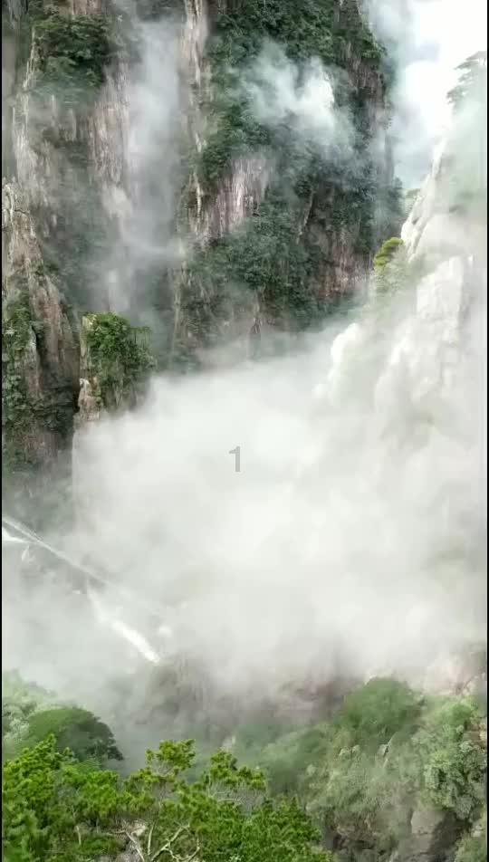 江苏南通:春运首日 情暖旅途